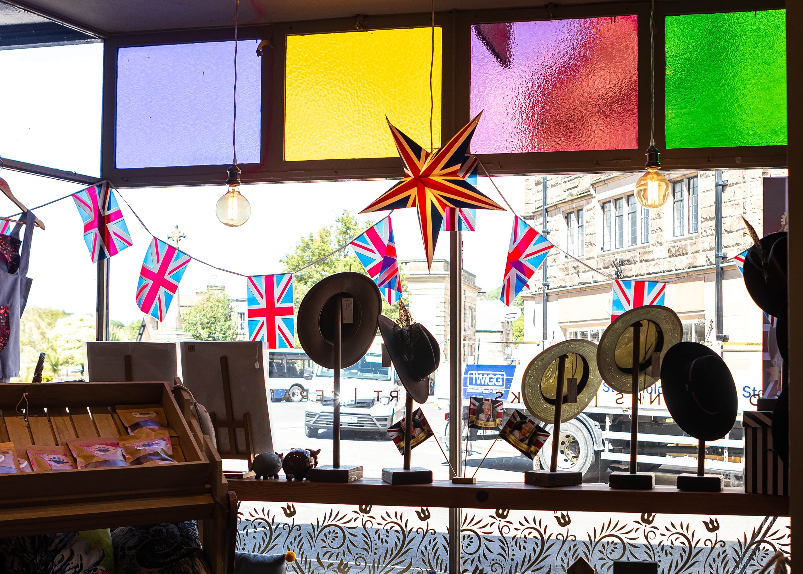 Boutique Window Display Ideas boutique-window-display-ideas