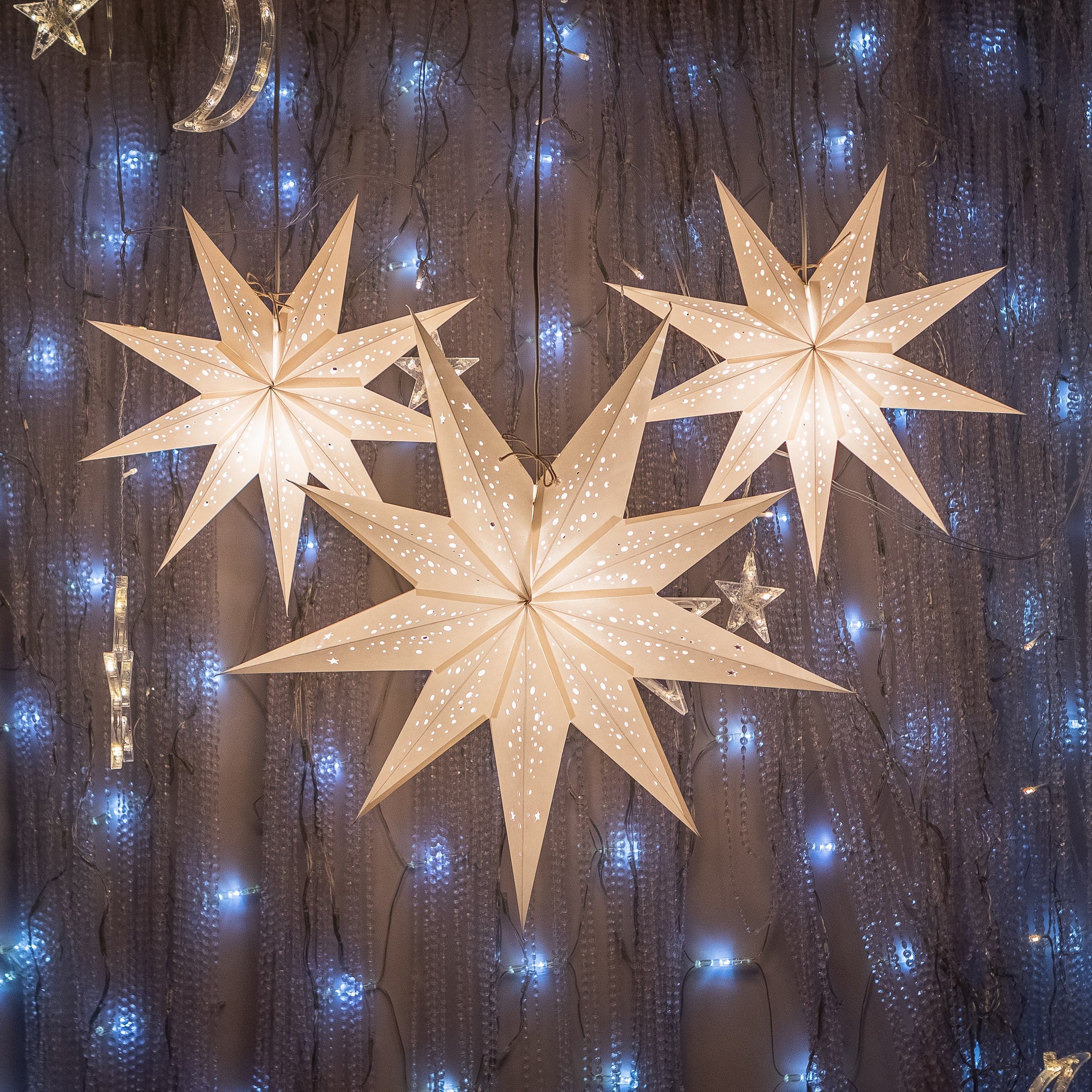 white 9 point star lanterns
