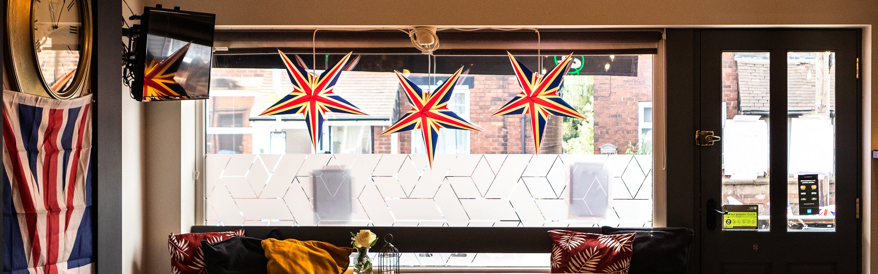 Examples of Jubilee Shop Displays that'll Turn Heads