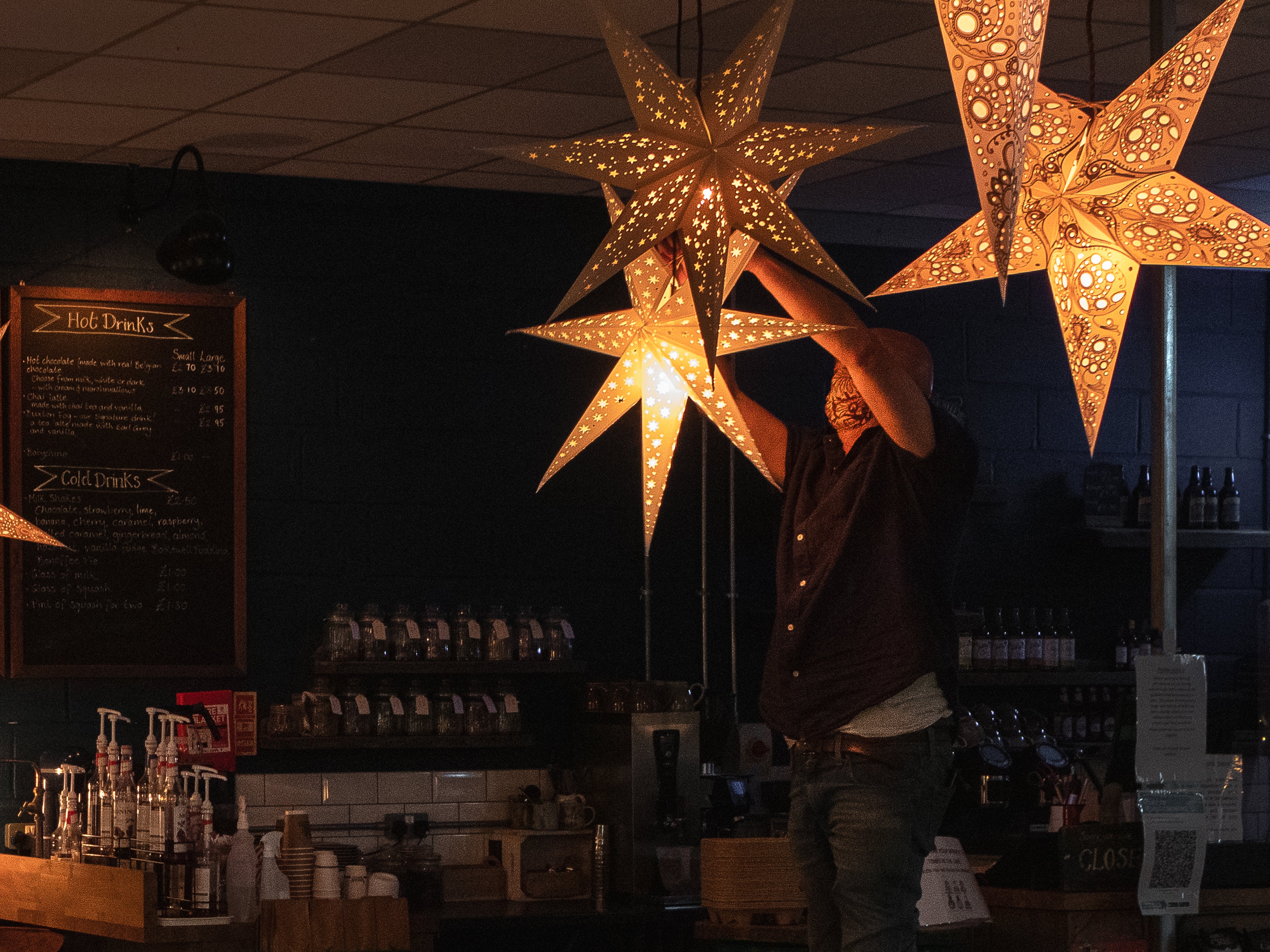 How to install a paper star lantern